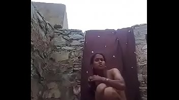 bath tamil video heroines Luna maya porono