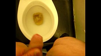 toilet spycam in gay public pee Cewek besar pantat